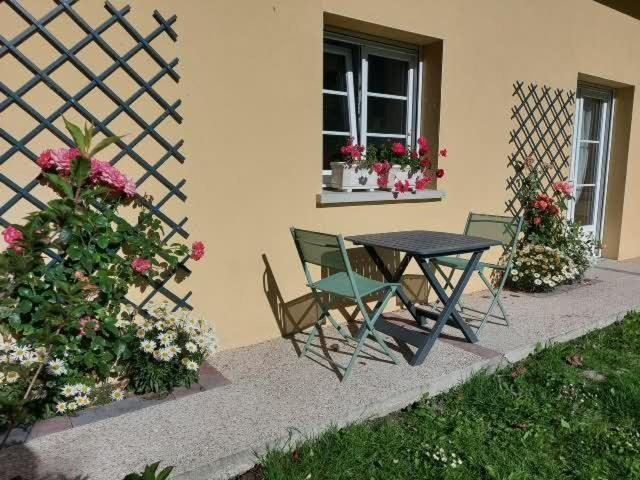 Les Nids De La Baie Bed & Breakfast Favieres  Exterior photo